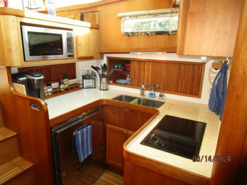 42' Sabre galley2