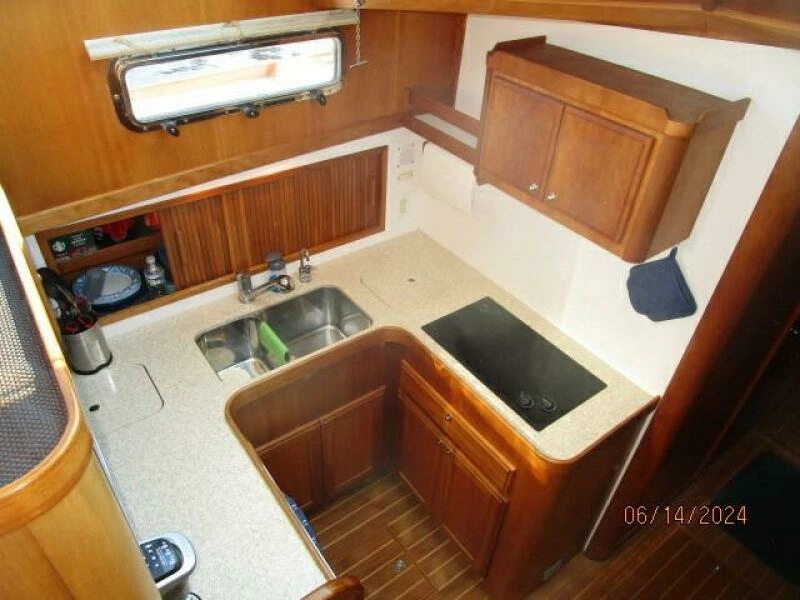42' Sabre galley1