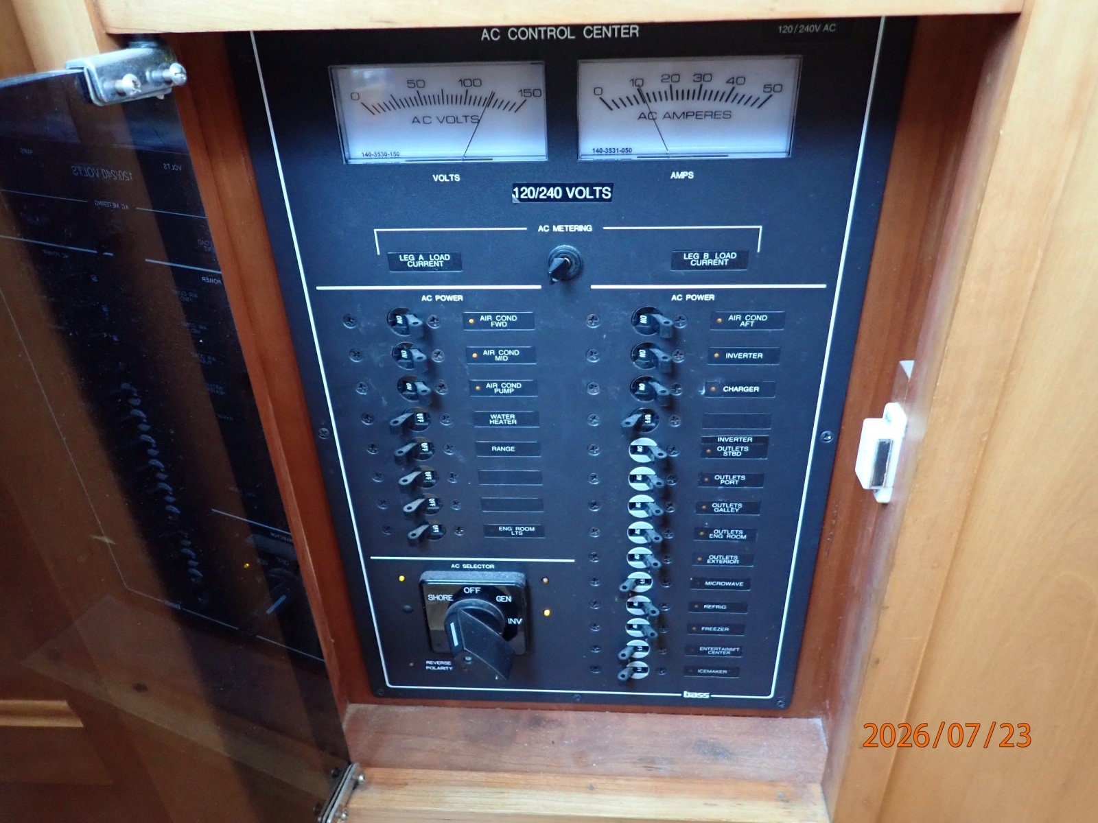 42' Sabre electrical panel2