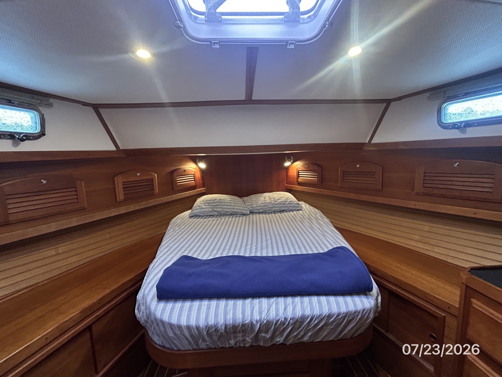42' Sabre master stateroom