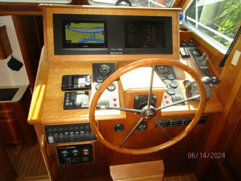 42' Sabre lower helm2