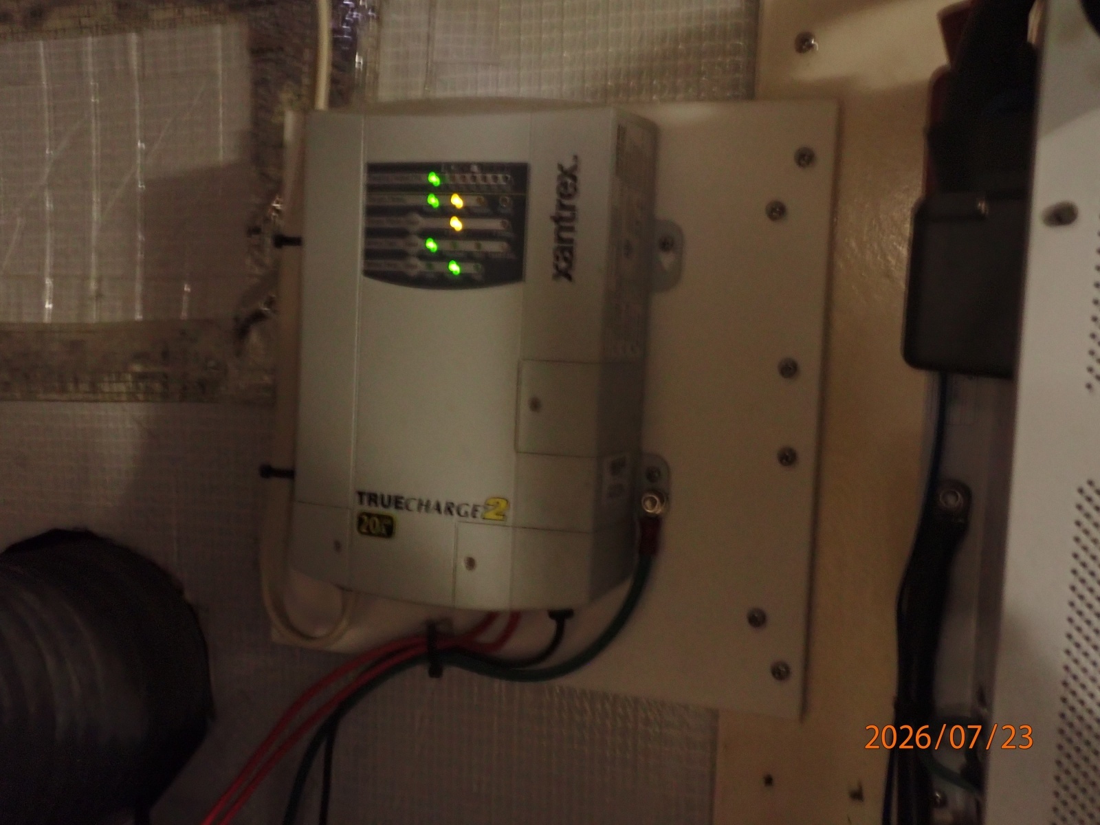 42' Sabre battery charger