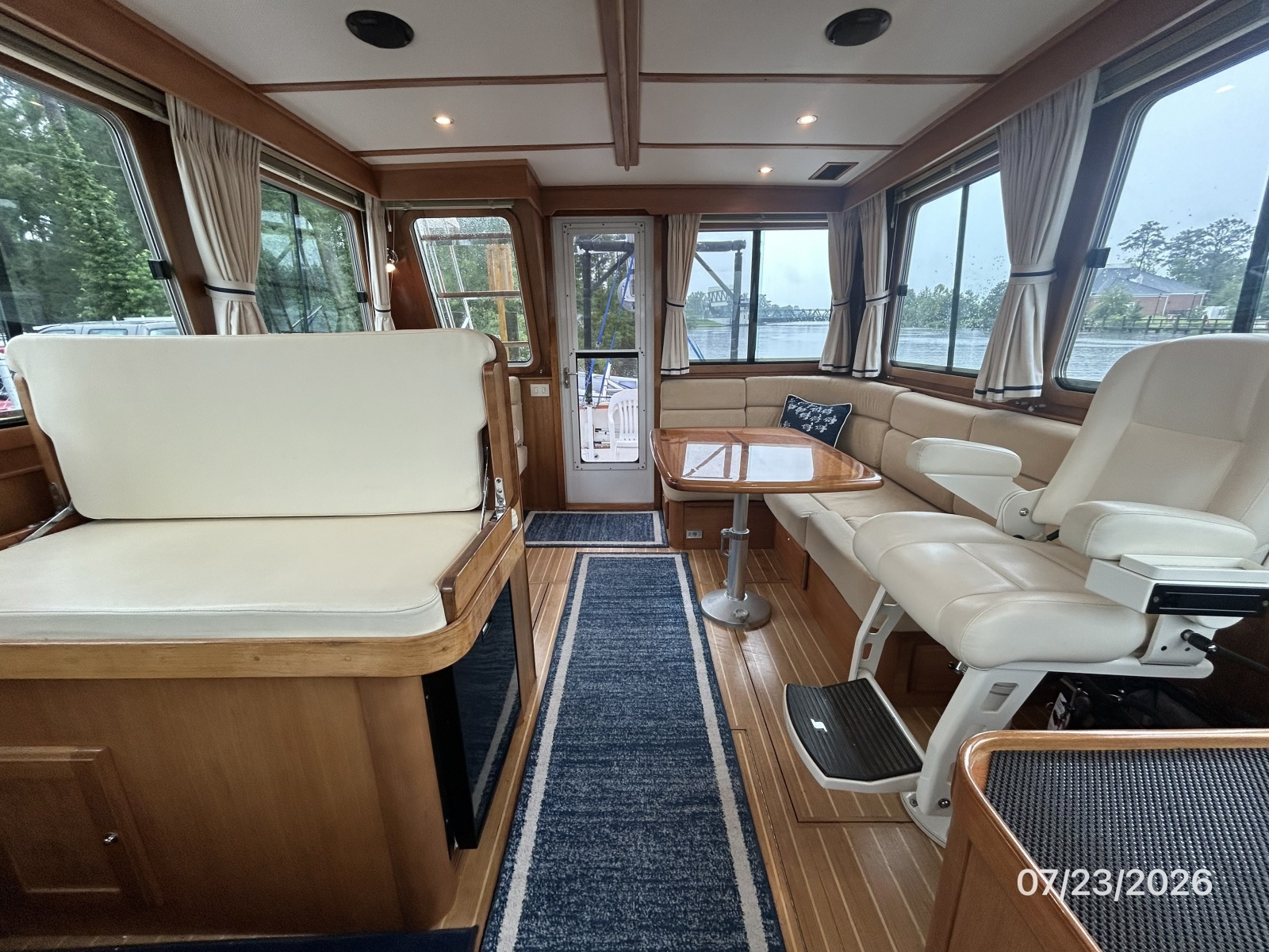 42' Sabre salon aft