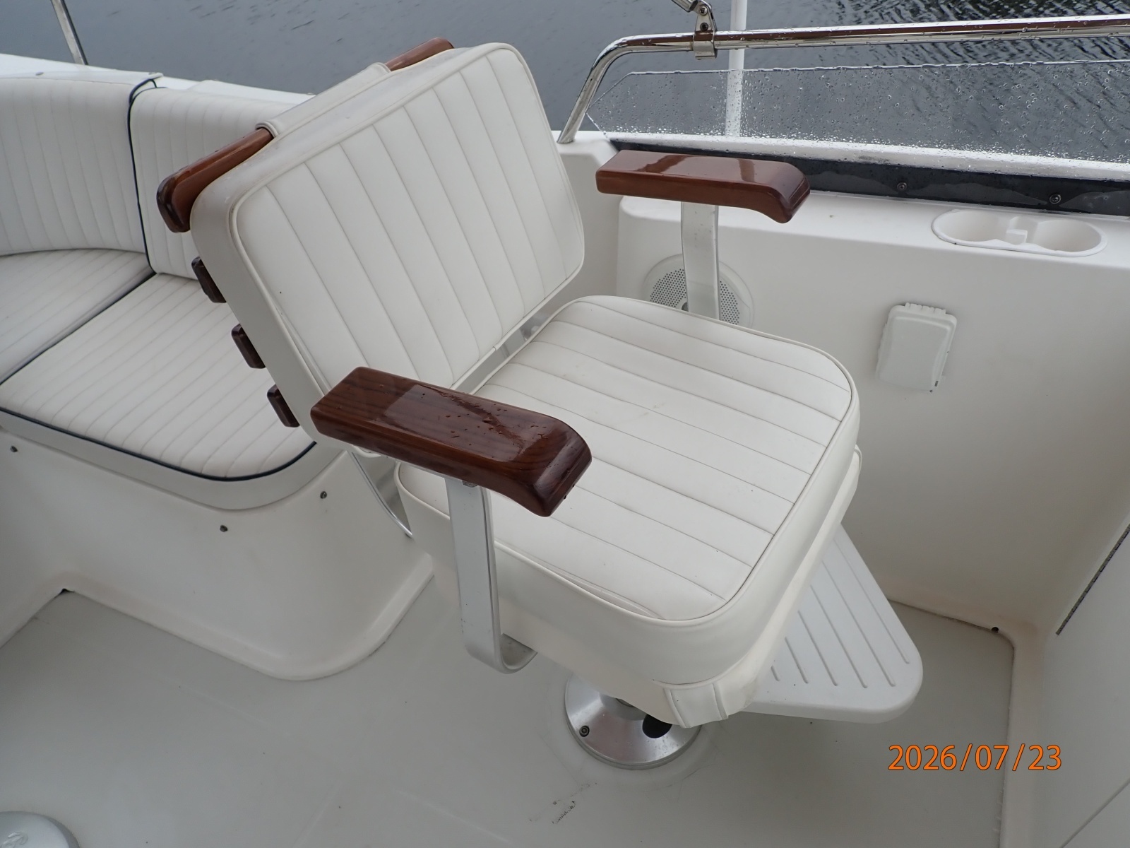 42' Sabre flybridge mate seat