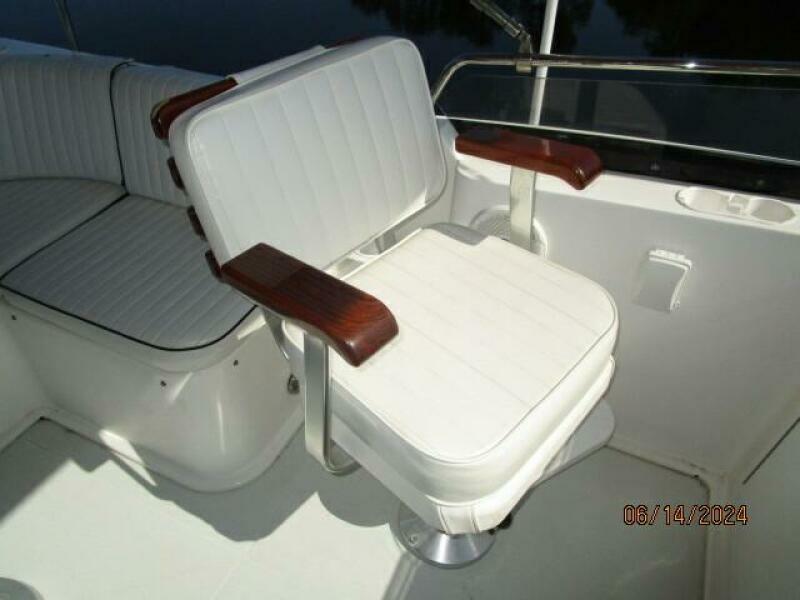 42' Sabre flybridge mate seat