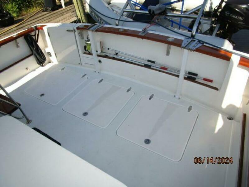 42' Sabre cockpit1