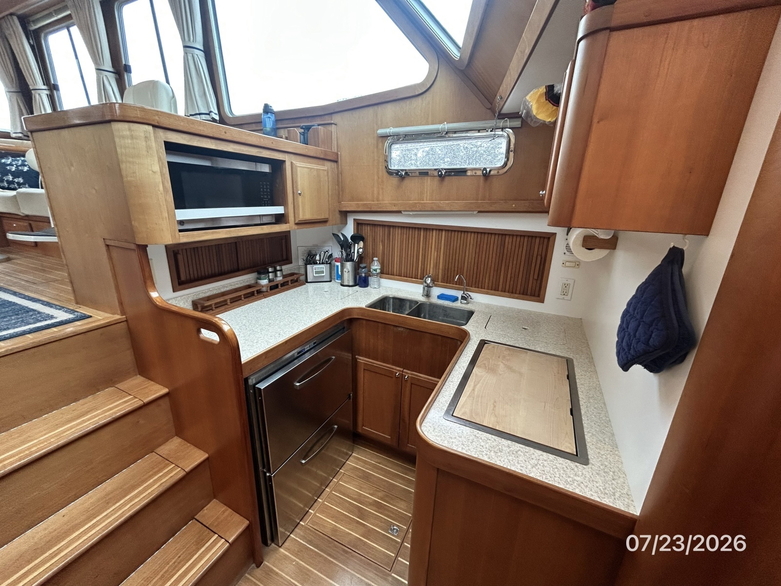 42' Sabre galley2