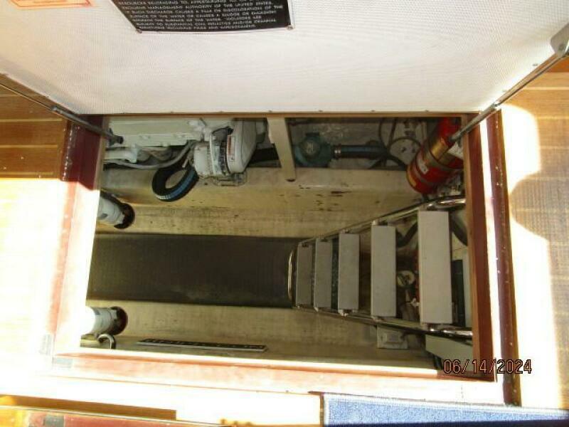 42' Sabre engine room access