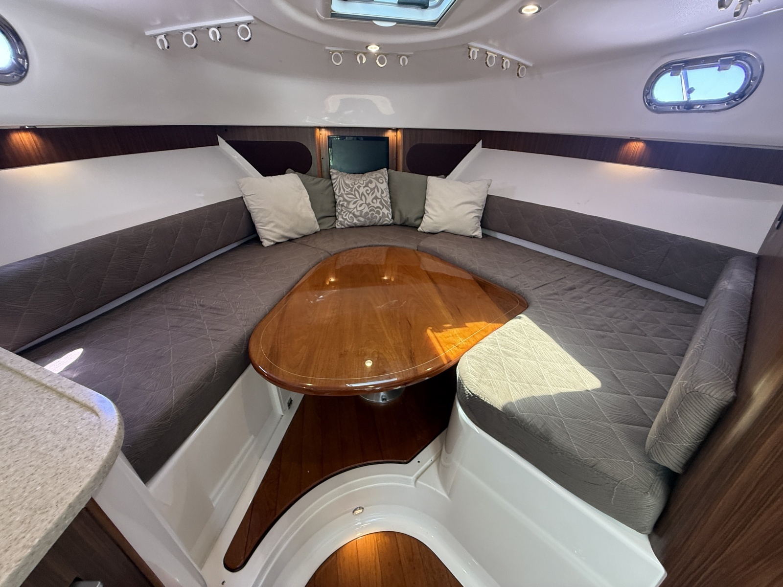 2016 Pursuit 345 OS