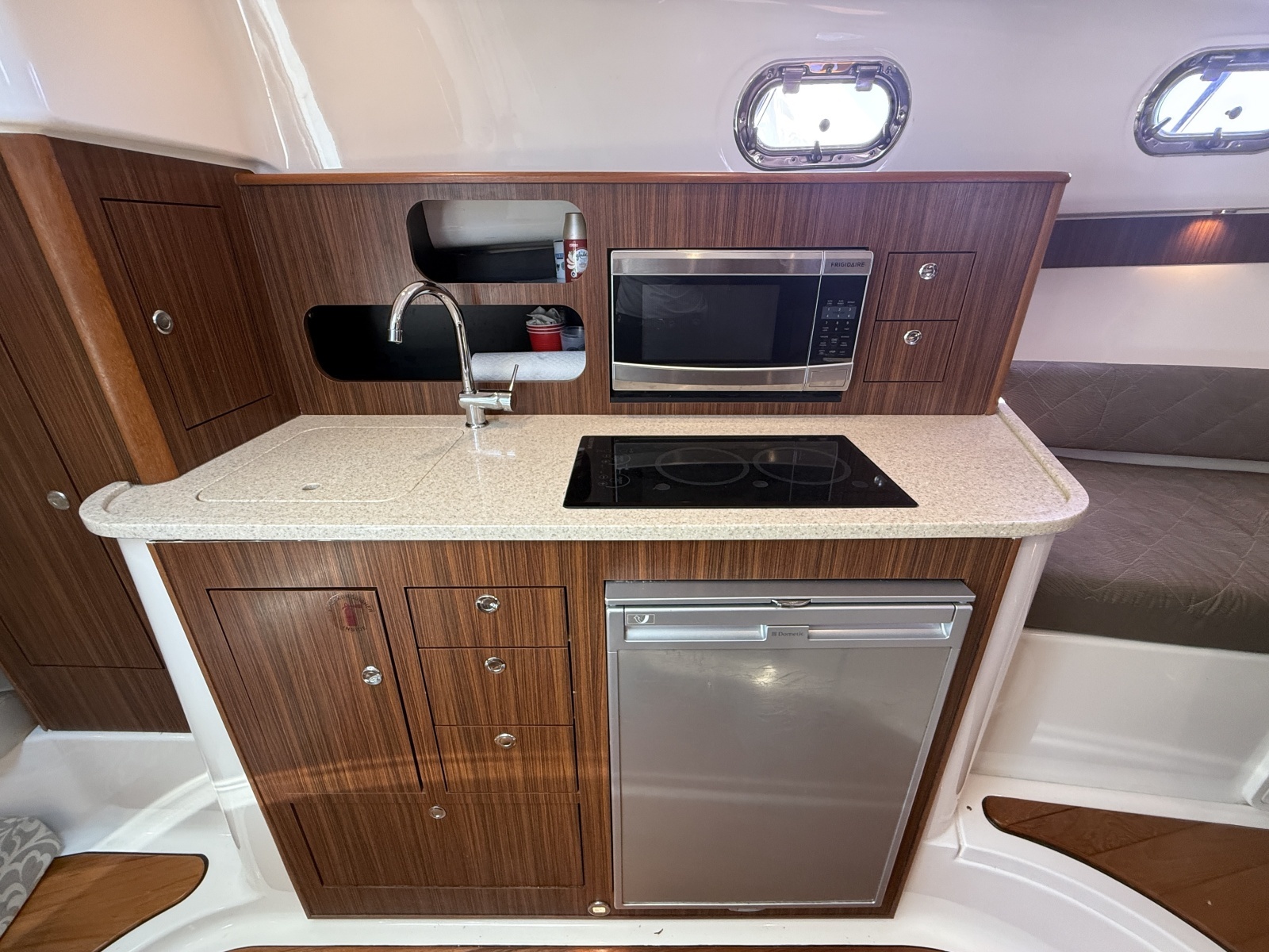 2016 Pursuit 345 OS
