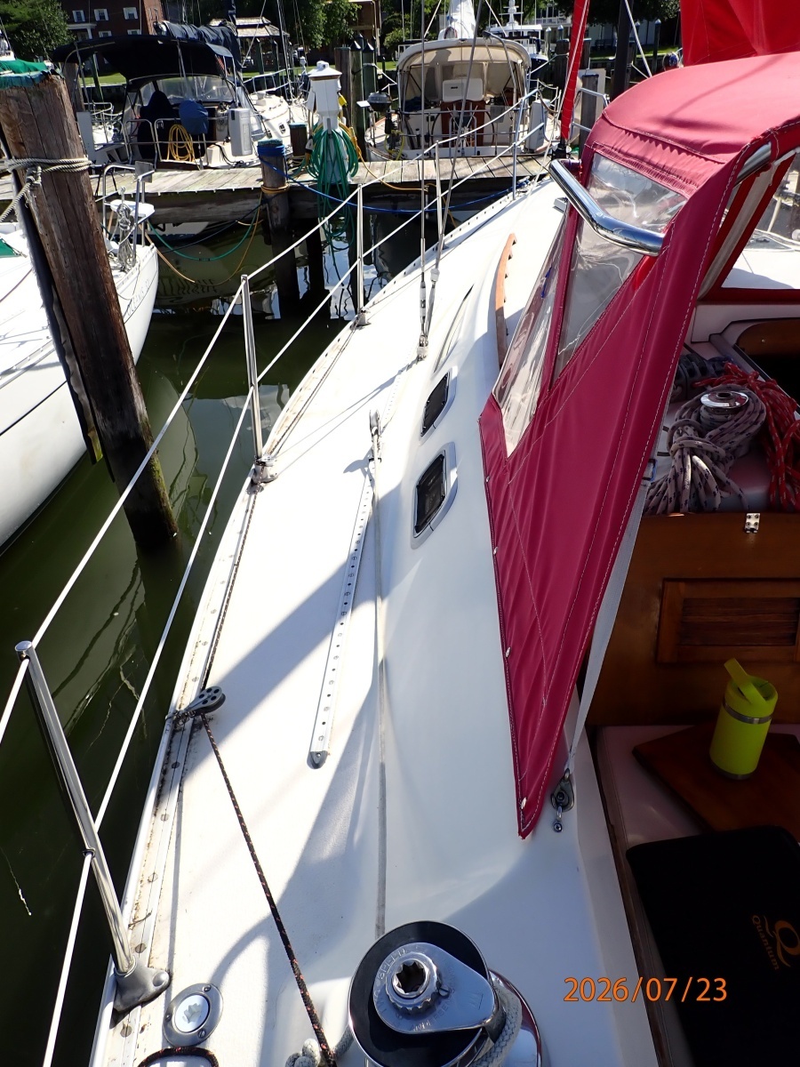 35' Scanmar port side deck