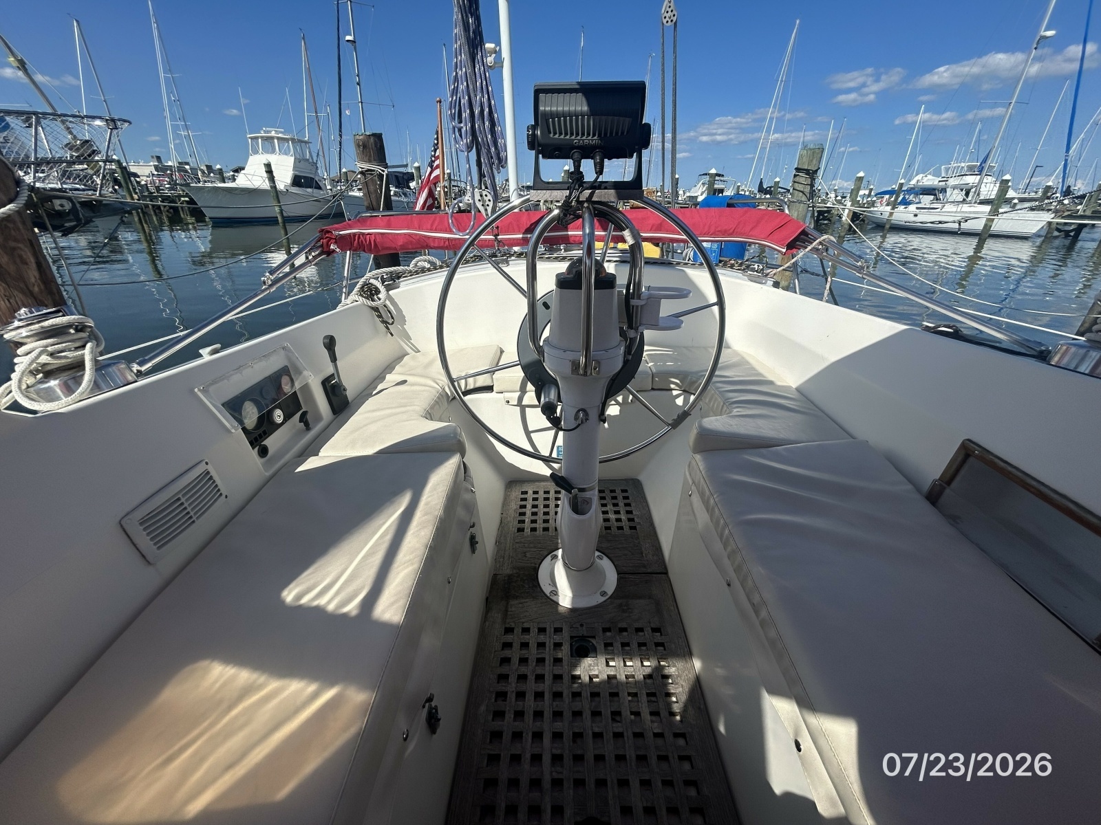 35' Scanmar cockpit aft