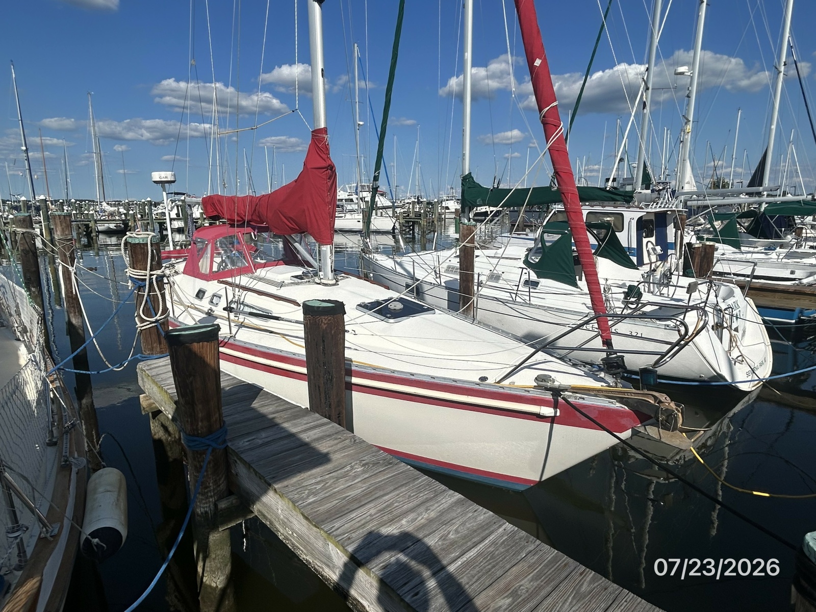 35' Scanmar starboard forward profile