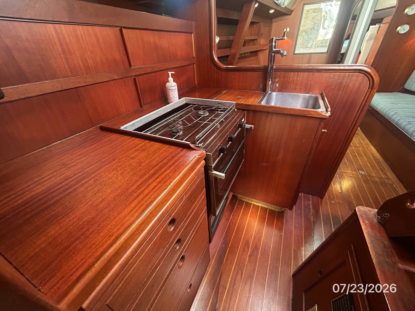35' Scanmar galley2