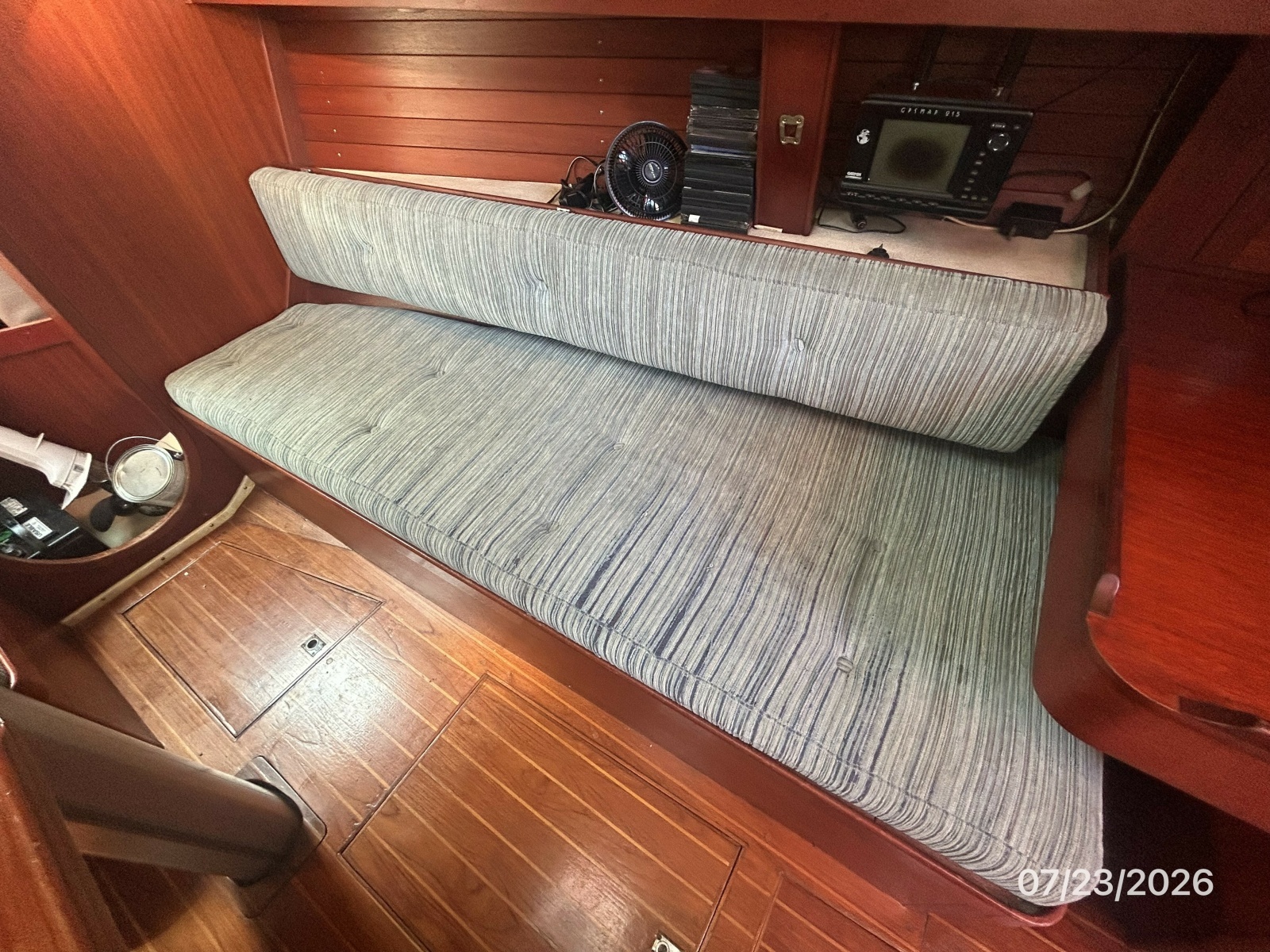 35' Scanmar salon starboard seating