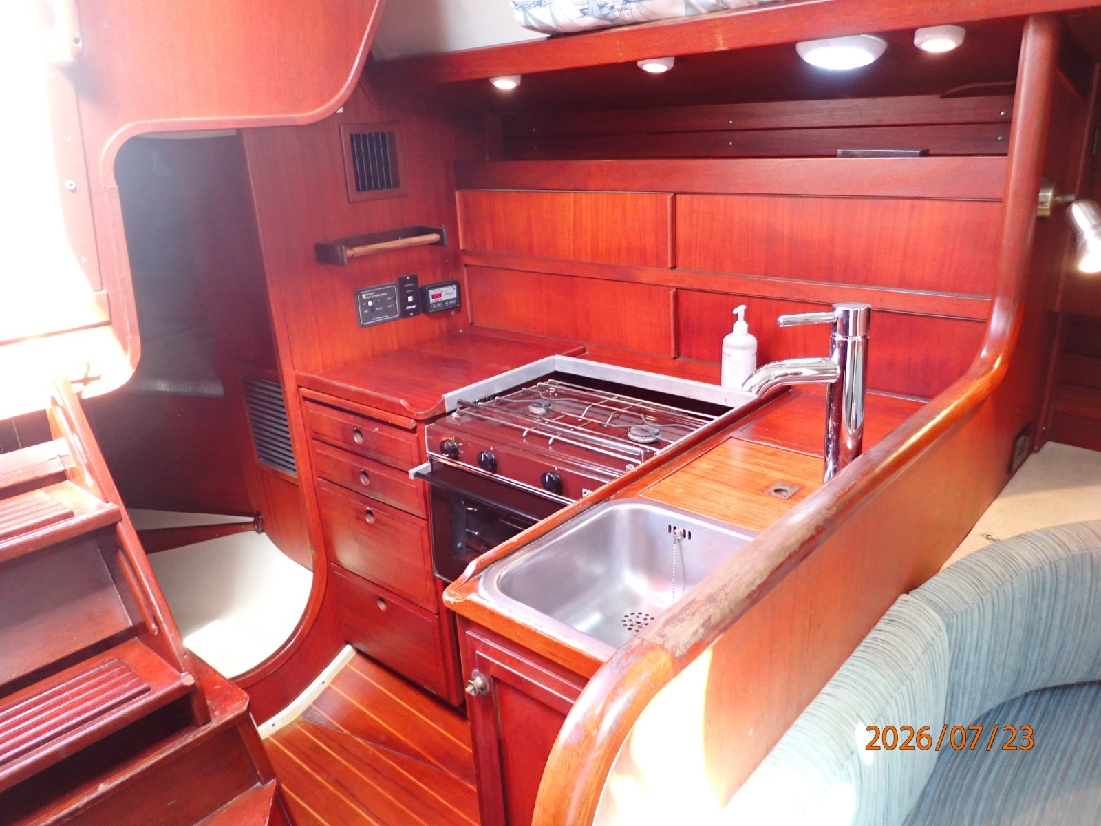 35' Scanmar galley1