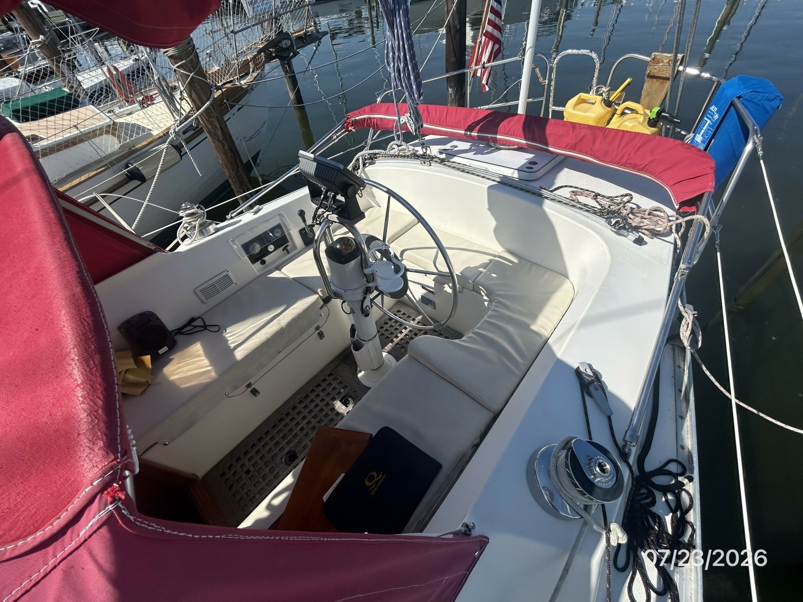 35' Scanmar cockpit2