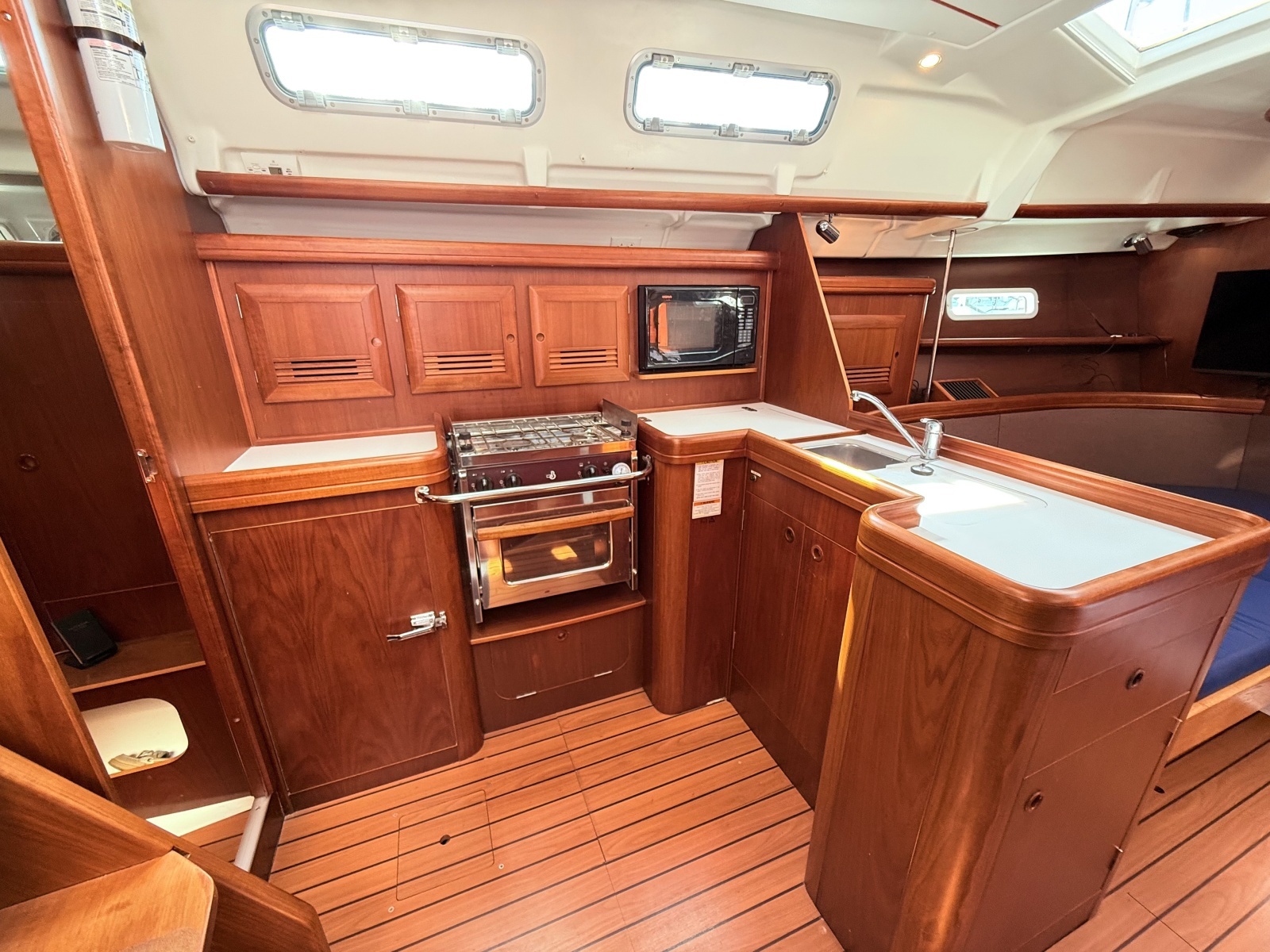 2004 Beneteau 373
