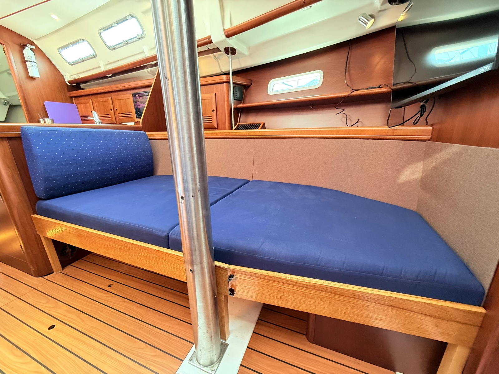 2004 Beneteau 373
