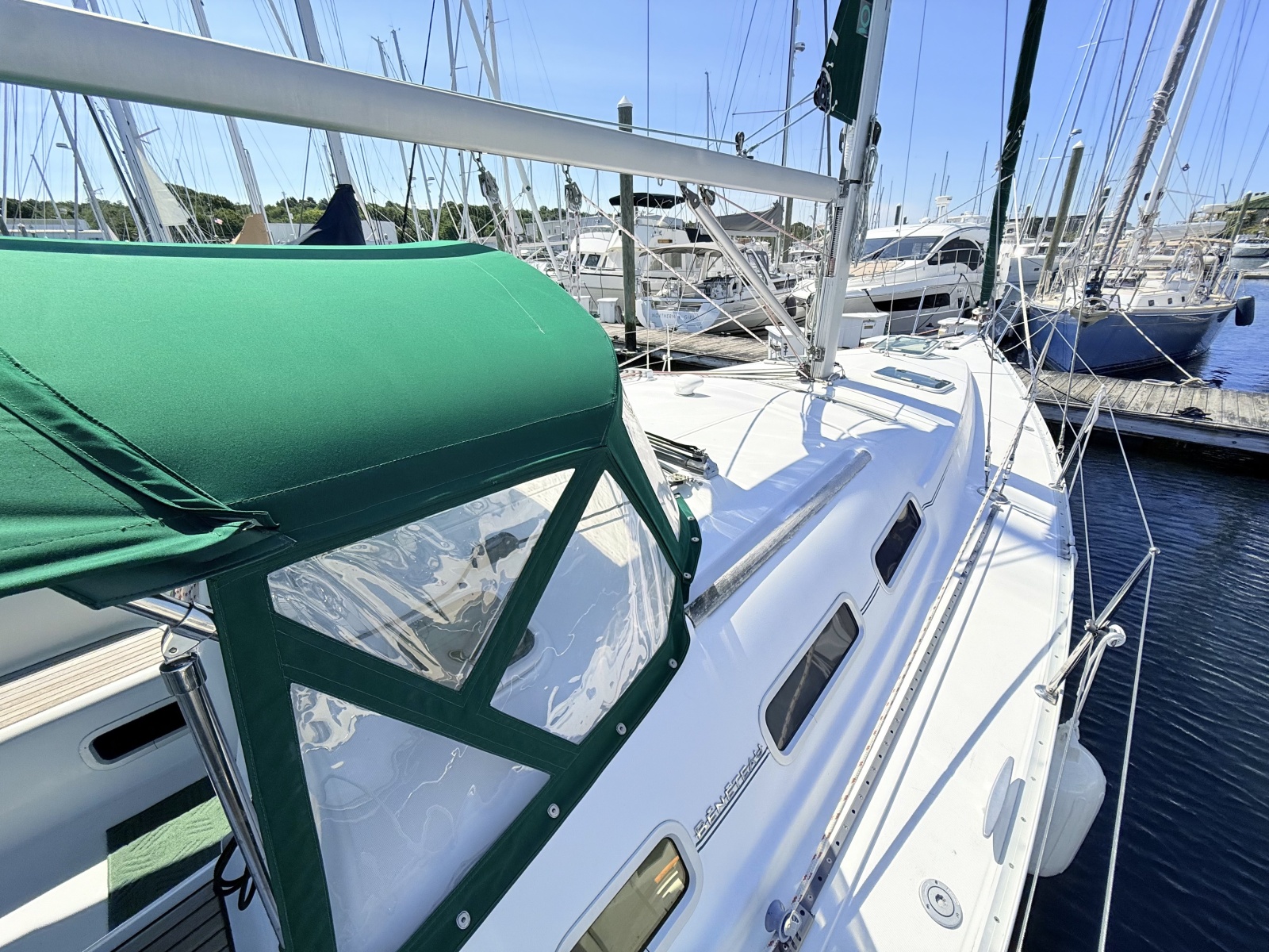 2004 Beneteau 373