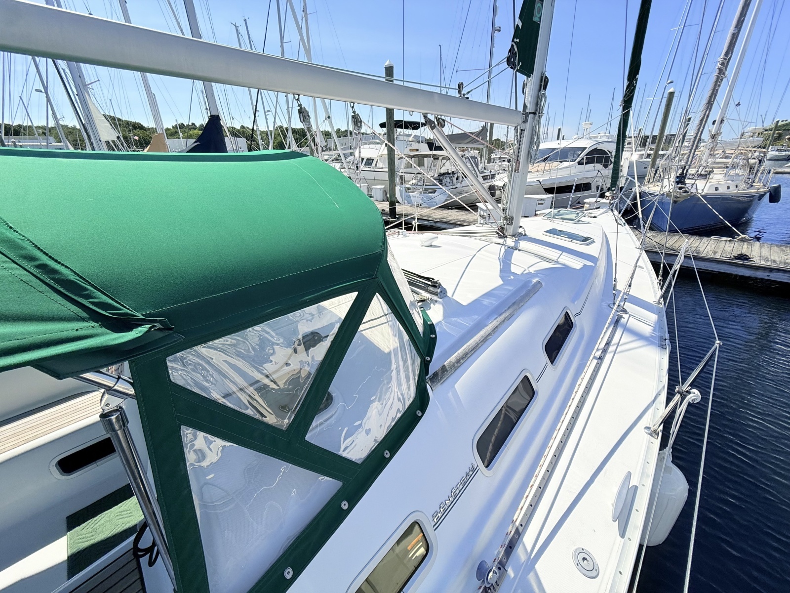 2004 Beneteau 373