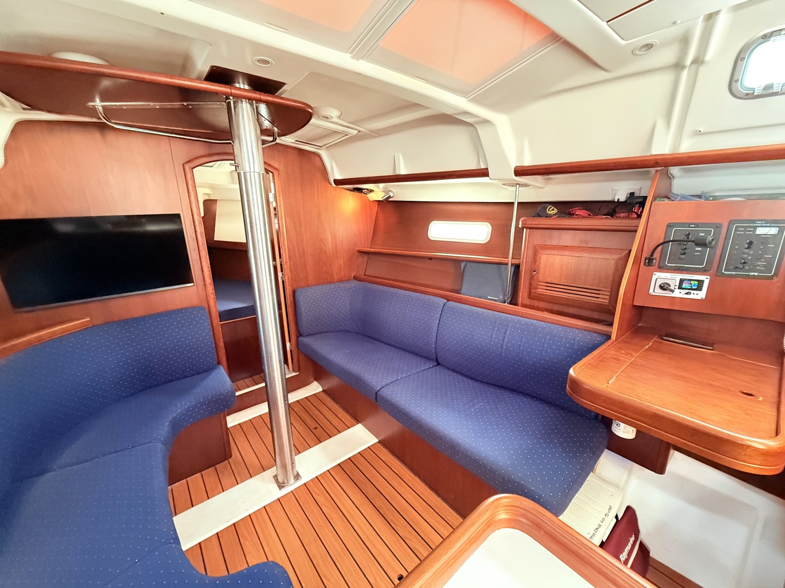 2004 Beneteau 373