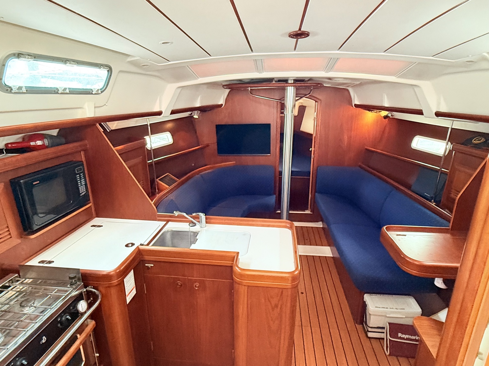 2004 Beneteau 373