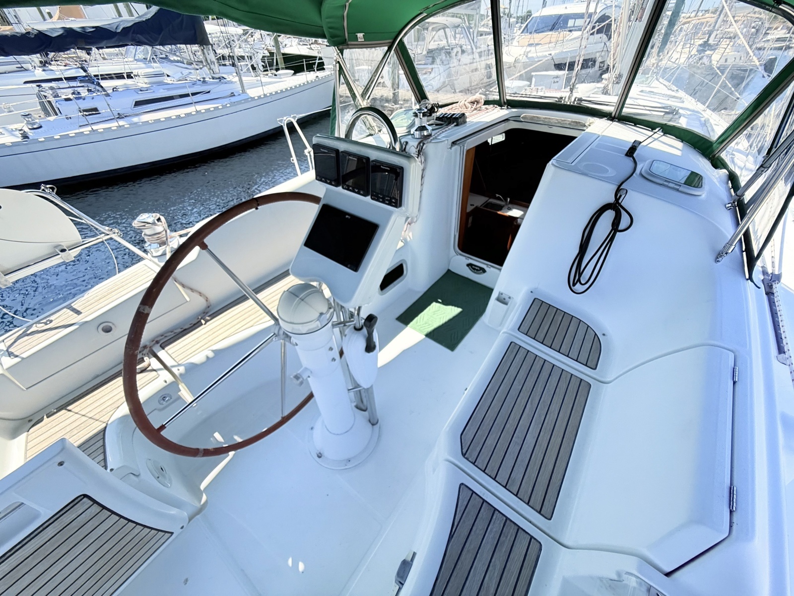 2004 Beneteau 373