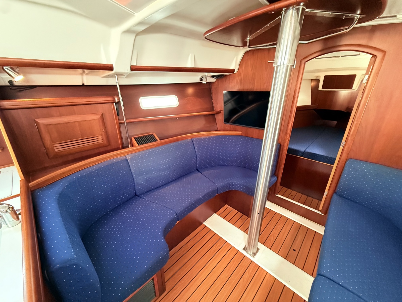 2004 Beneteau 373