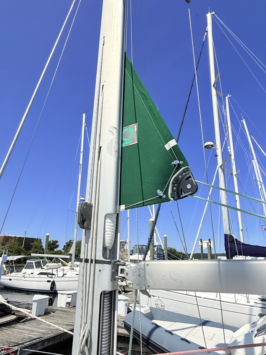 2004 Beneteau 373