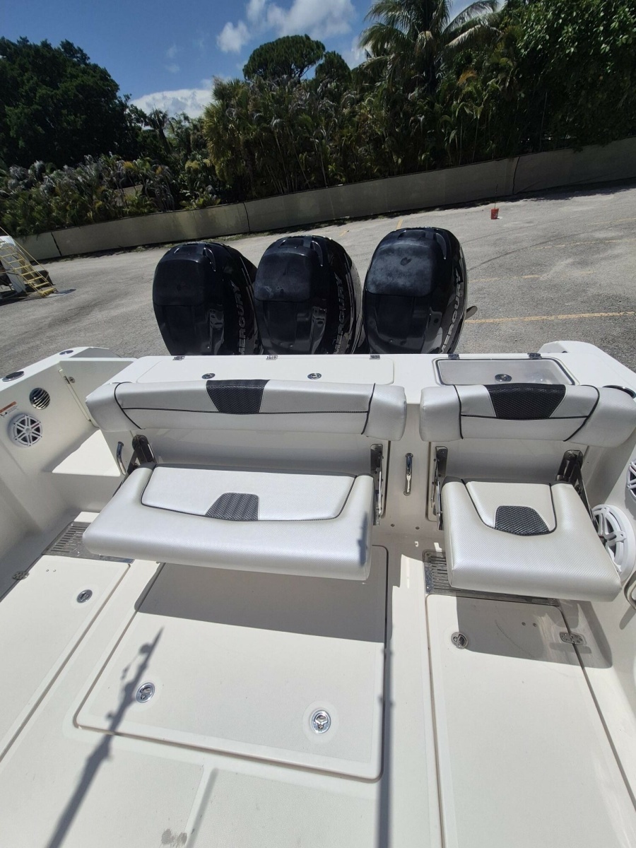 Wellcraft 35 JOKER'S JEWEL - Exterior Cockpit Seating