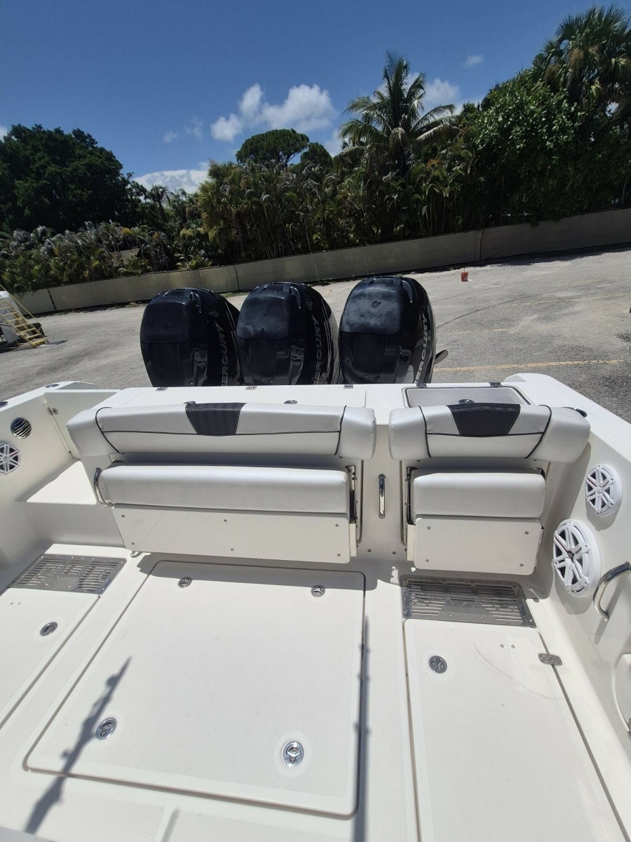 Wellcraft 35 JOKER'S JEWEL - Exterior Cockpit