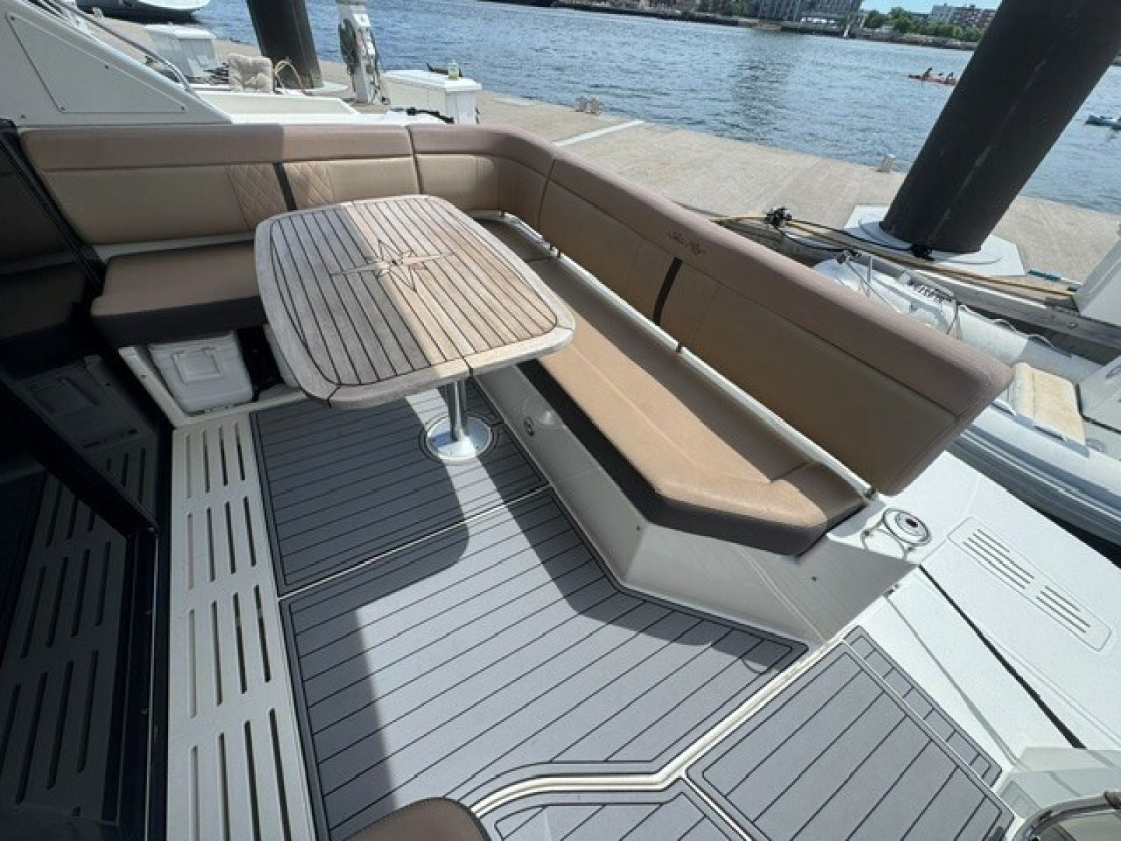2017 Sea Ray 400 Sundancer