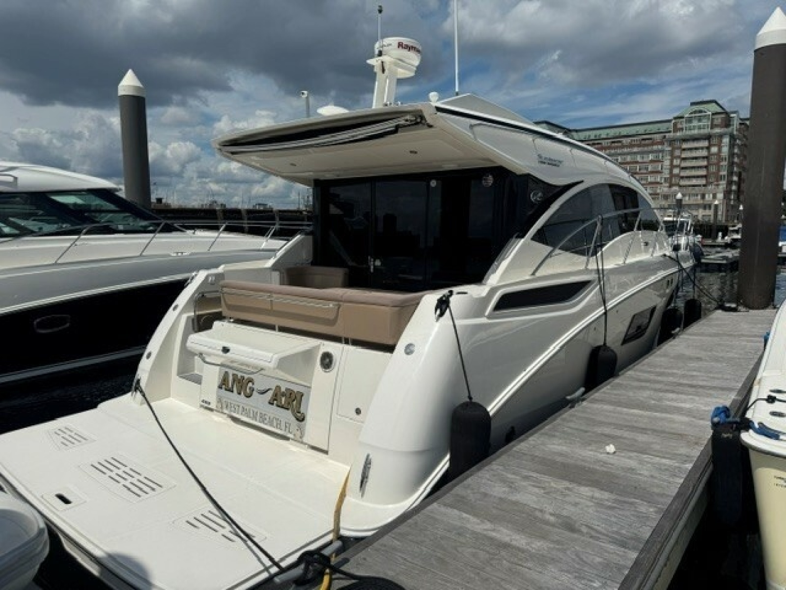 2017 Sea Ray 400 Sundancer