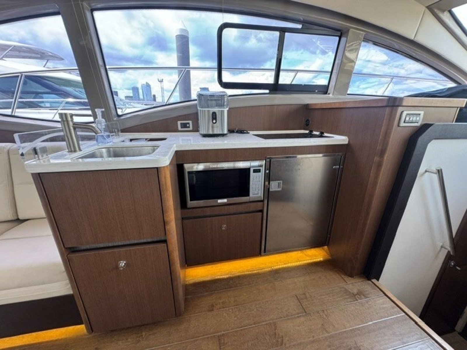 2017 Sea Ray 400 Sundancer