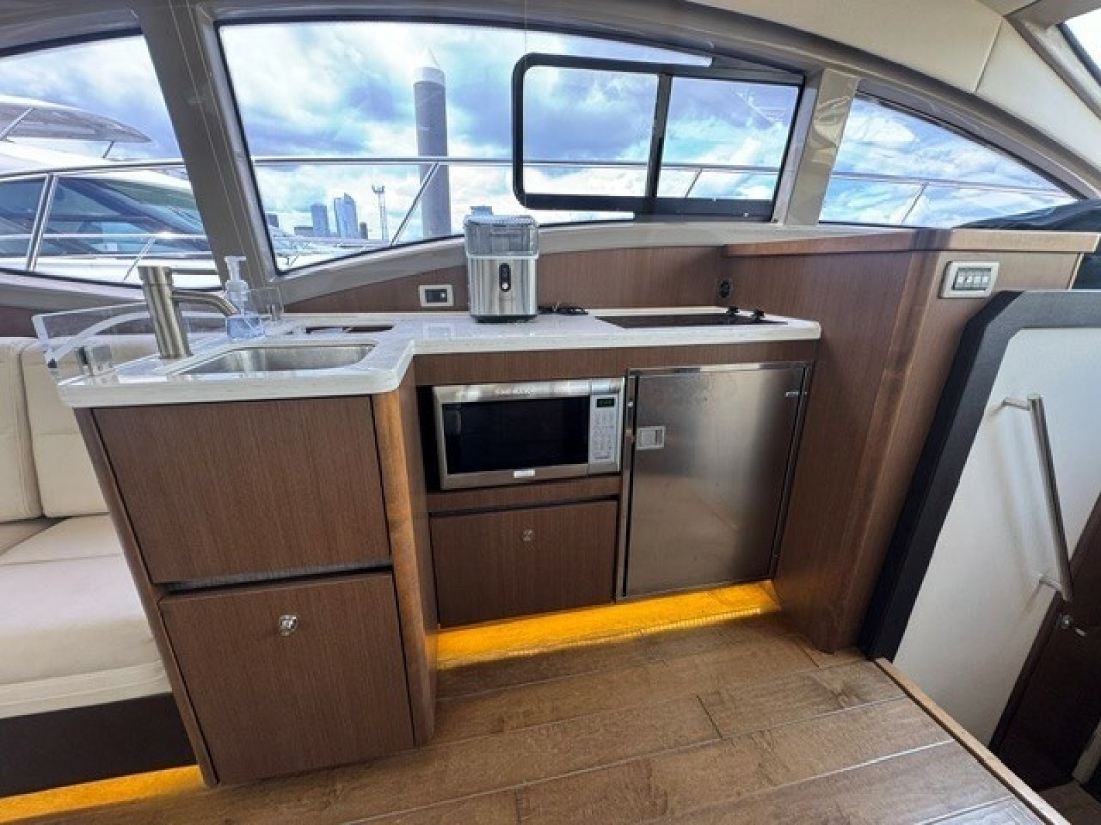 2017 Sea Ray 400 Sundancer