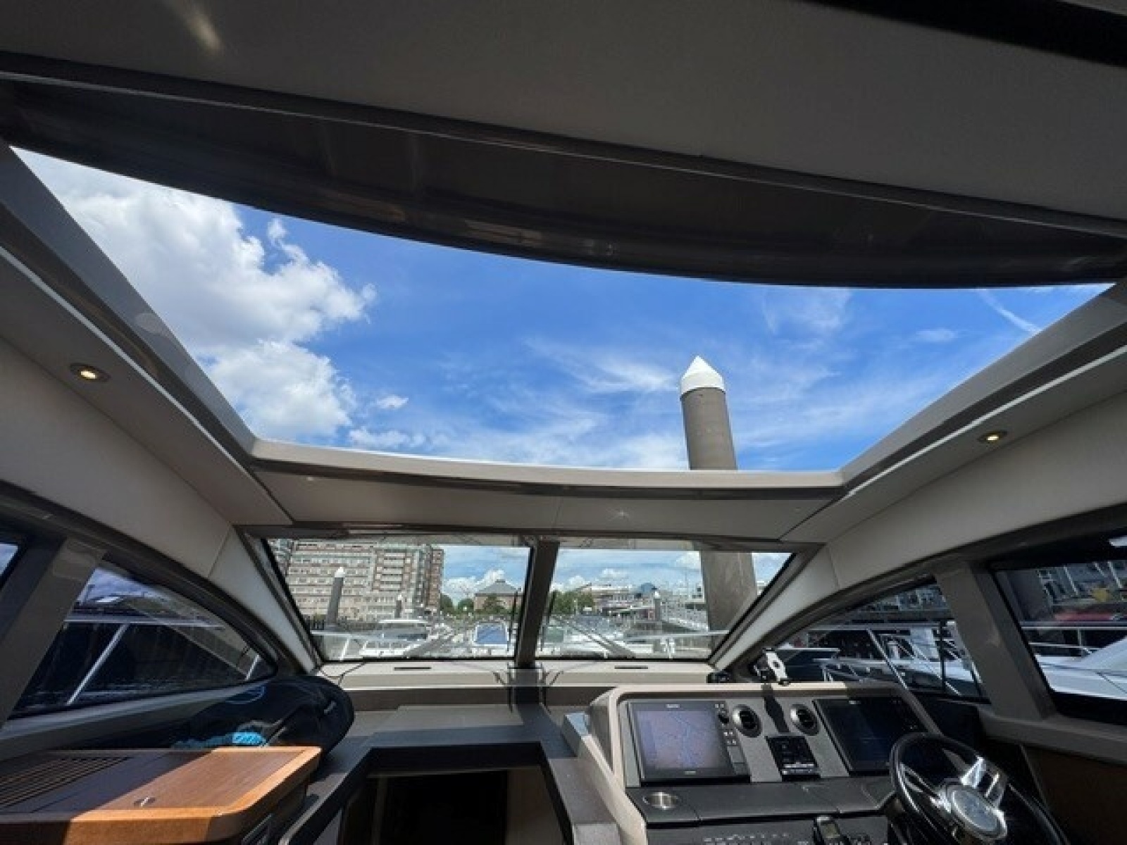 2017 Sea Ray 400 Sundancer