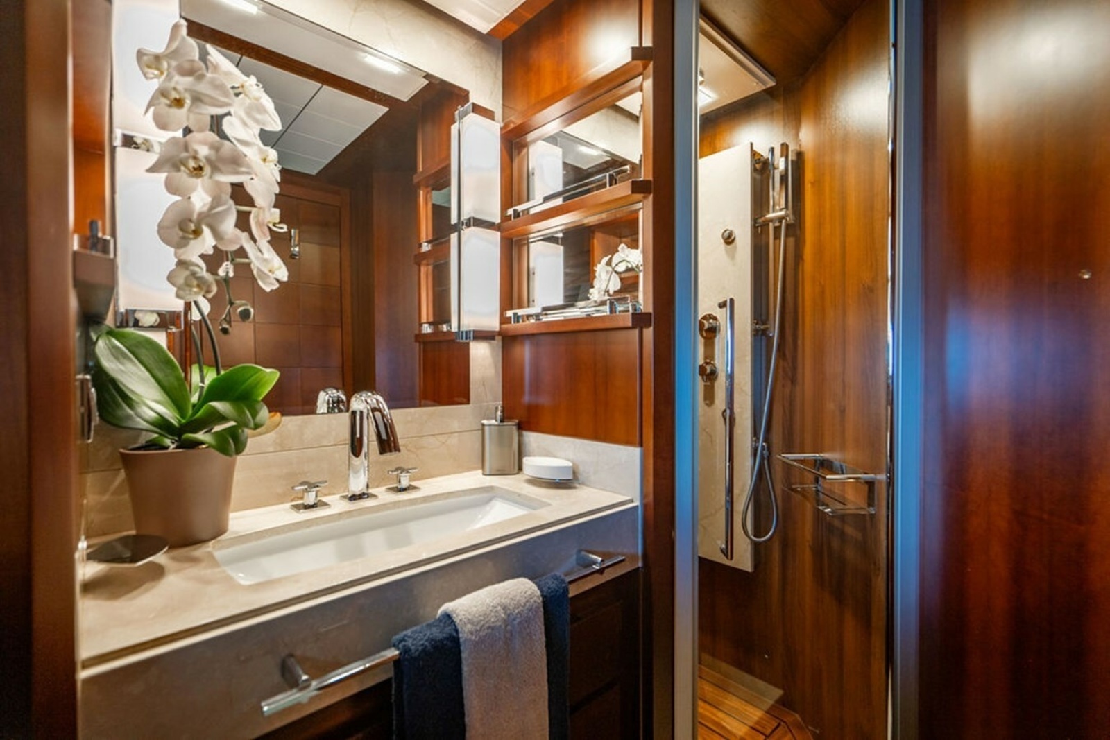 2008 Azimut Flybridge