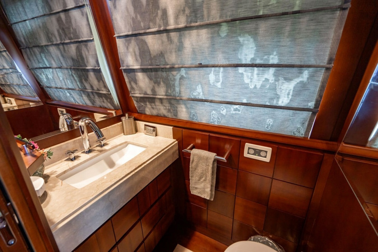 2008 Azimut Flybridge