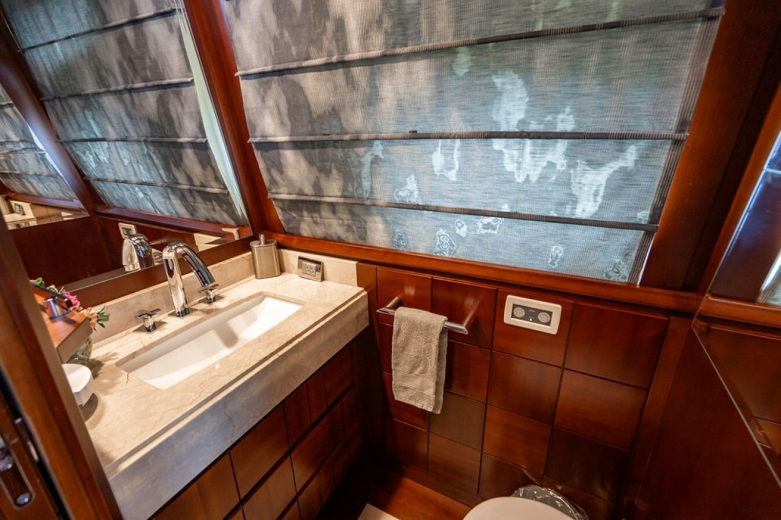 2008 Azimut Flybridge
