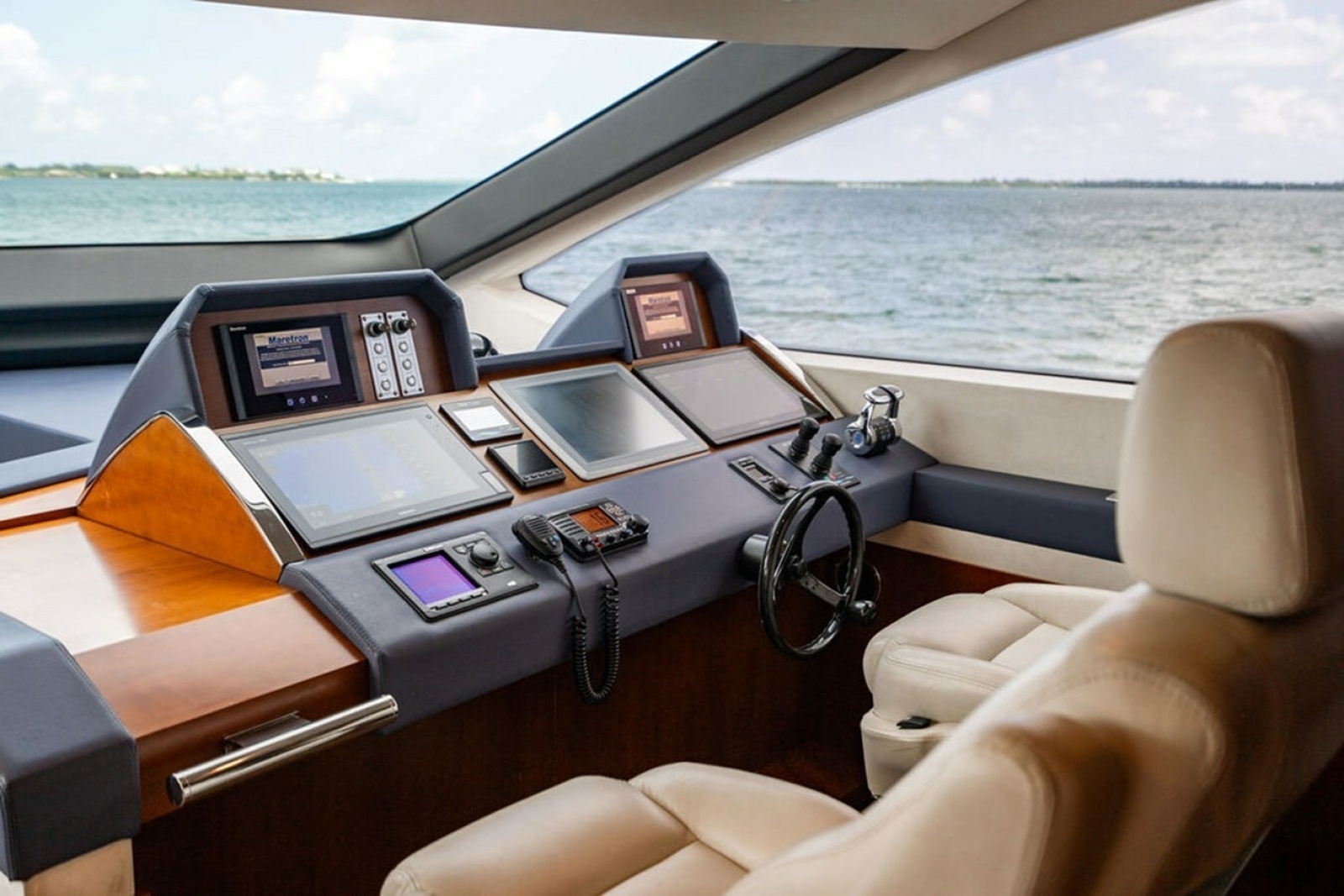 2008 Azimut Flybridge