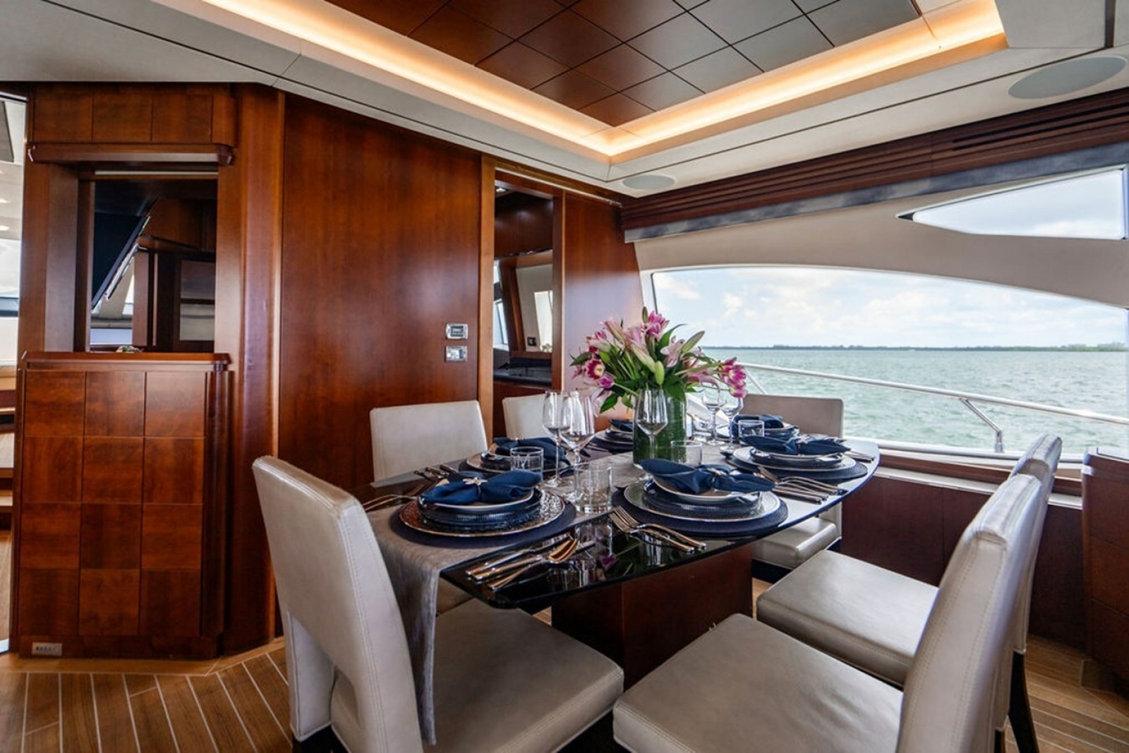 2008 Azimut Flybridge