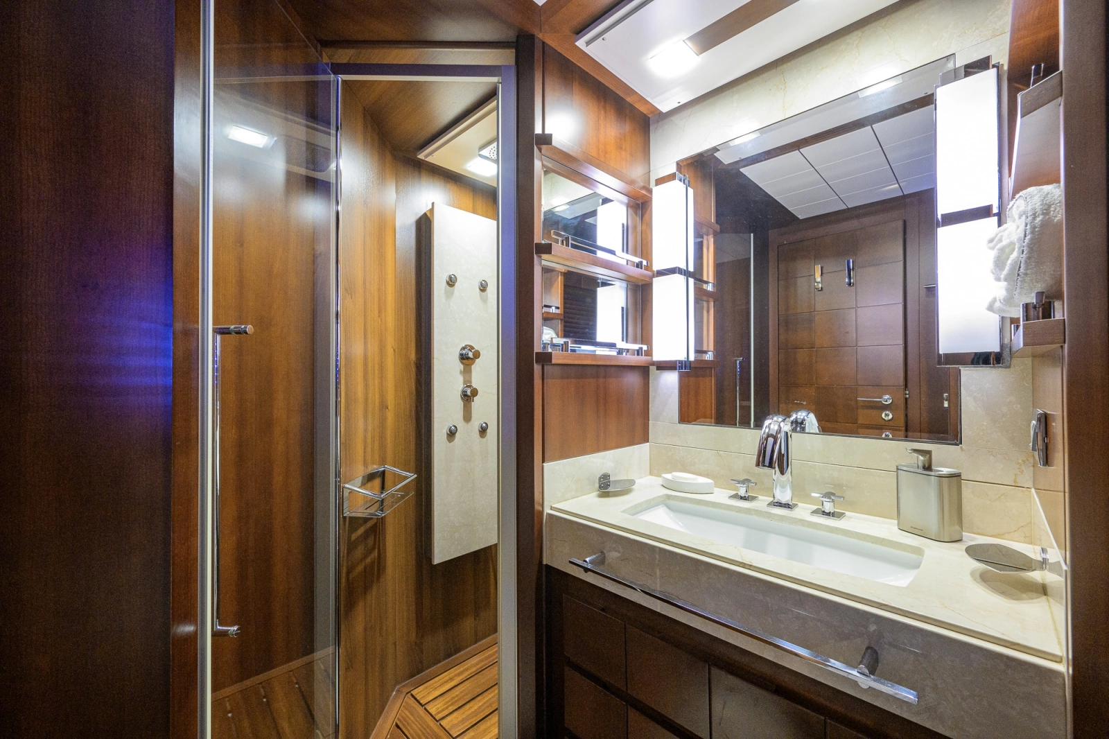 2008 Azimut Flybridge