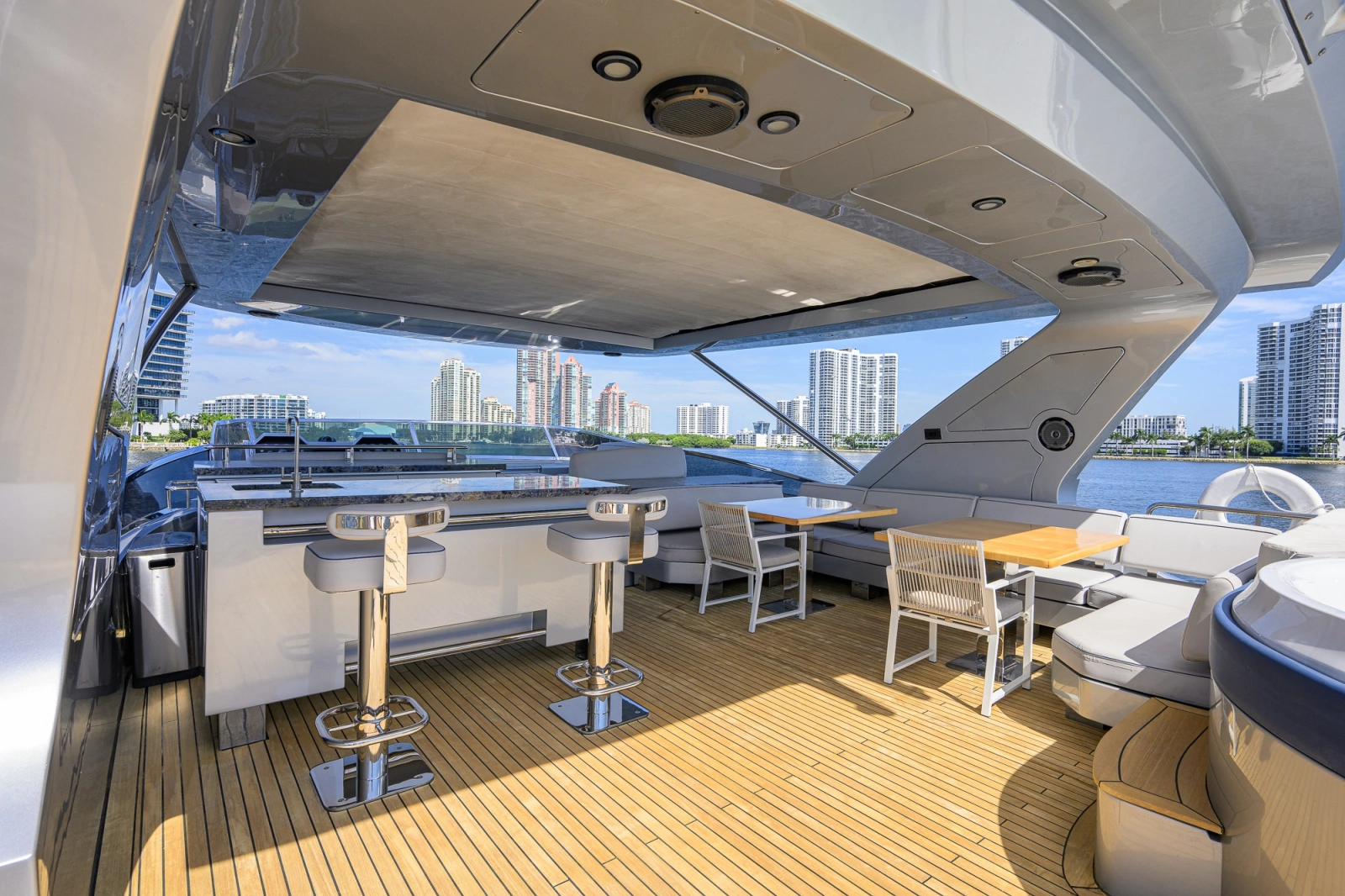 2008 Azimut Flybridge