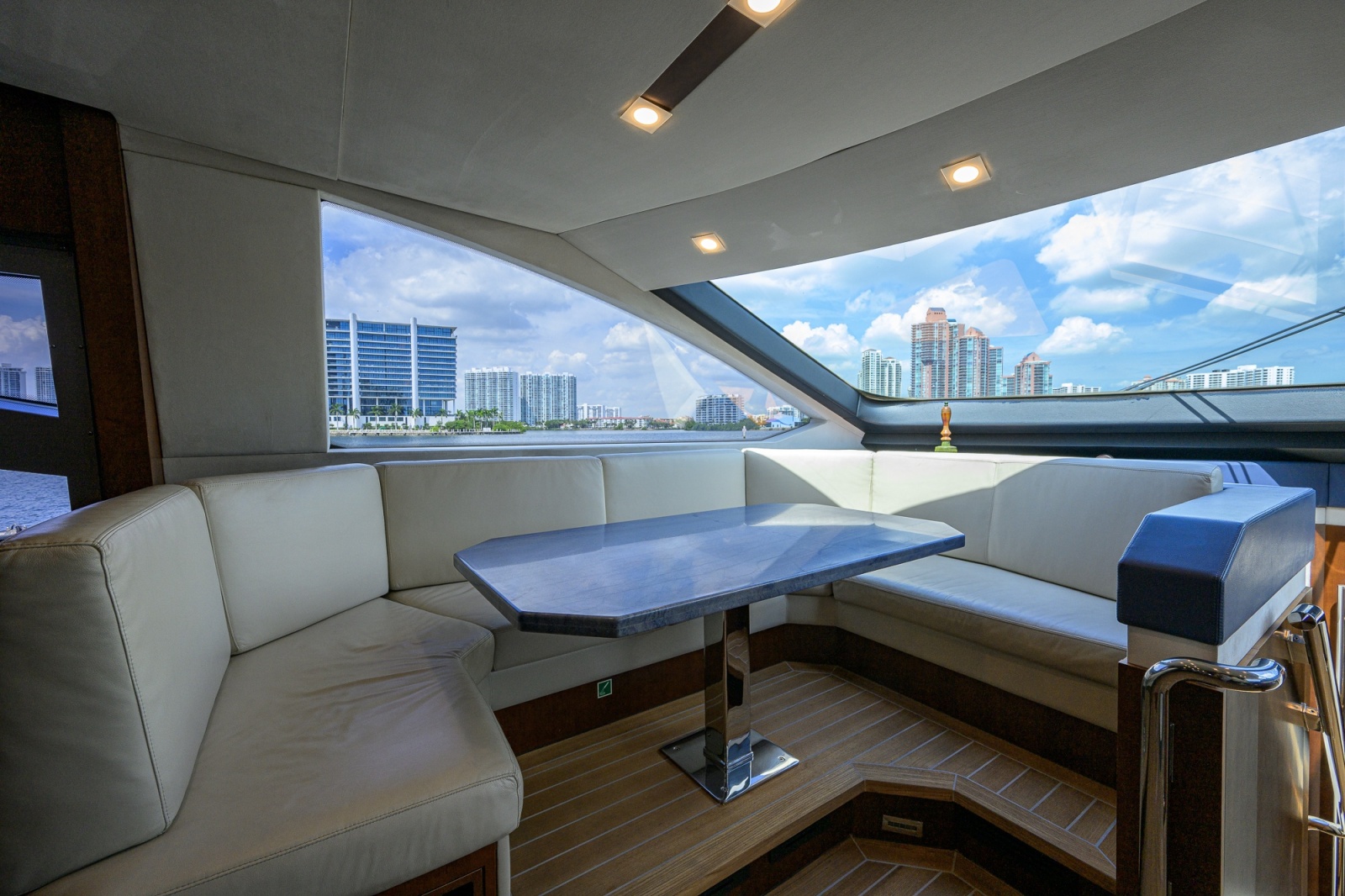 2008 Azimut Flybridge