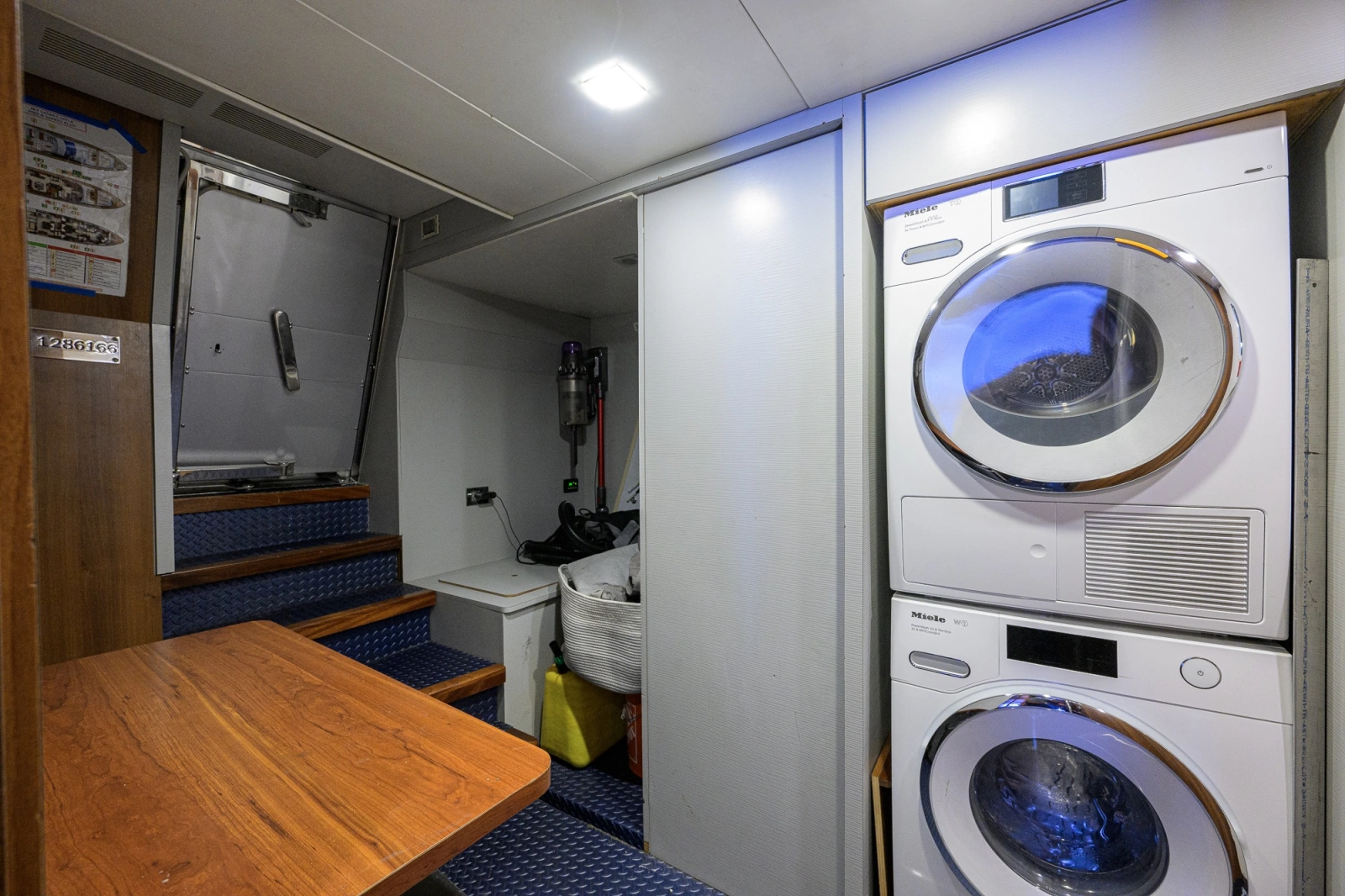 2008 Azimut Flybridge
