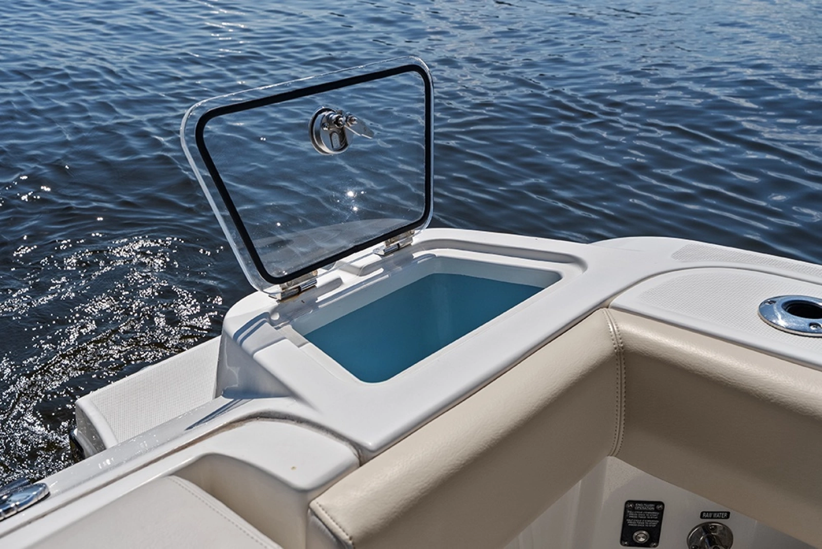 Pressurized livewell in aft port corner 