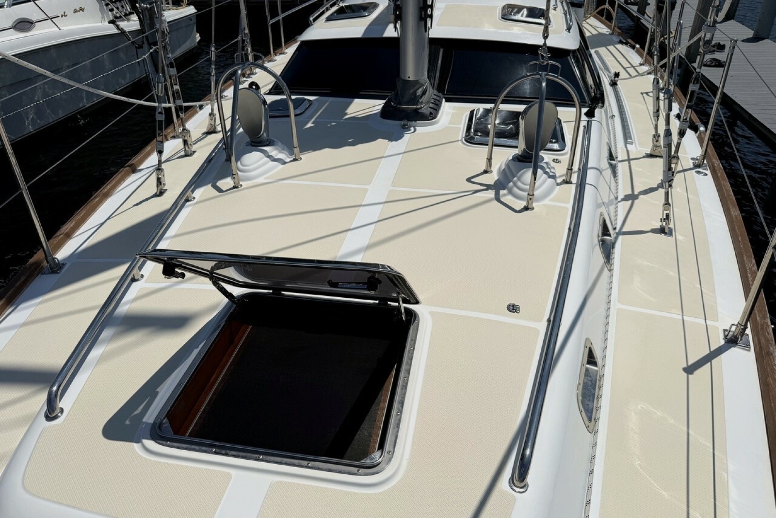 2016 Hylas 56
