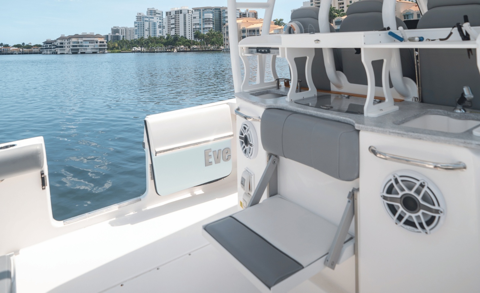 2024 Everglades 365CC
