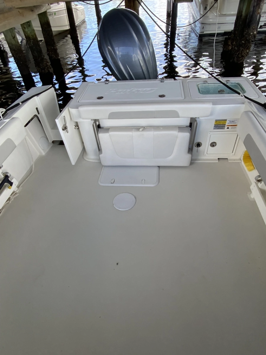 2022 Parker 2320 SC (Sport Cabin)